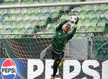Fabijan Buntić – Torwartparade im Training Fabijan Buntić, Profi-Torwart aus Stuttgart, bei einer spektakulären Torwartparade